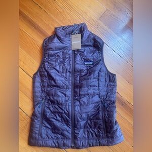 Brand New with tags Patagonia Women’s Nano Puff Vest in Obsidian Plum